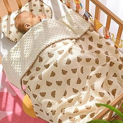 Couverture bébé beige ourson marron bébé dort