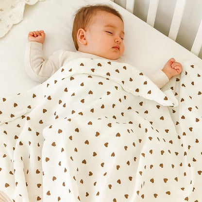 Couverture bébé coeur bébé dort dans sont lit