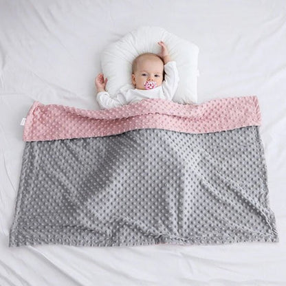 Couverture bébé gris rose bébé couché sucette