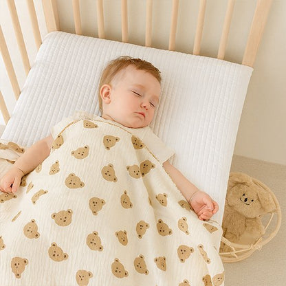 Couverture bébé ourson bébé dort dans son lit