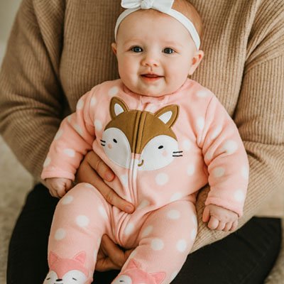 Pyjama bebe​ rose pois blanc chat marron bébé sourit
