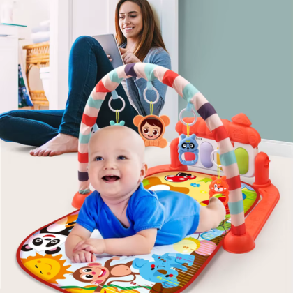 tapis-d-eveil-bebe-montessori-avec-des-jouets-suspendus-et-un-clavier-piano